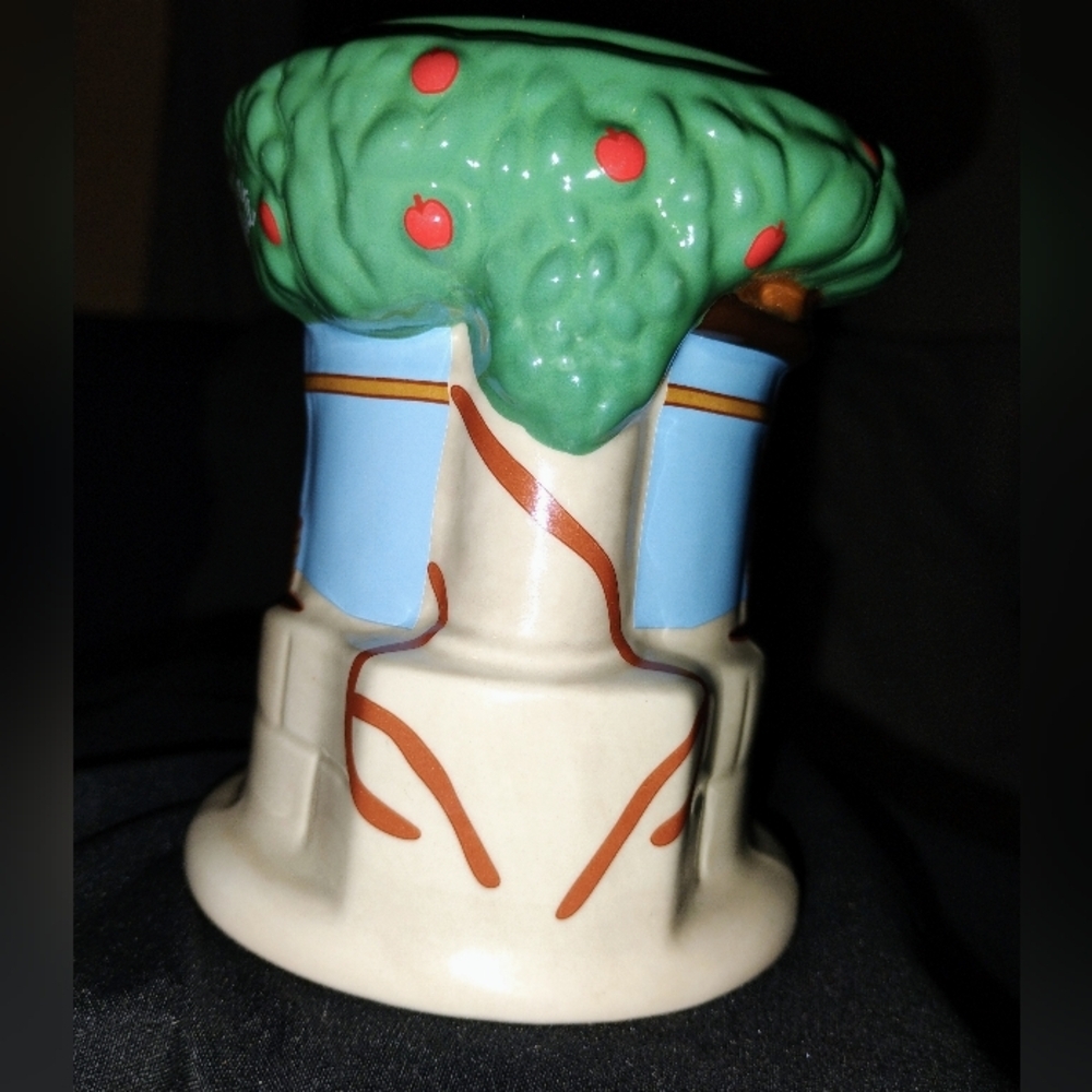 Snow White Themed Mug with Green and Cream Colors - Picture 3 of 8